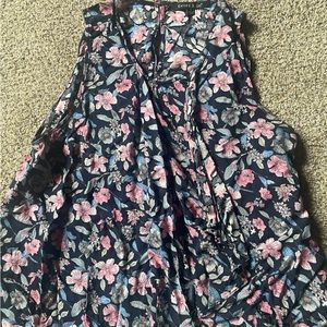 FLOWY FLORAL TOP